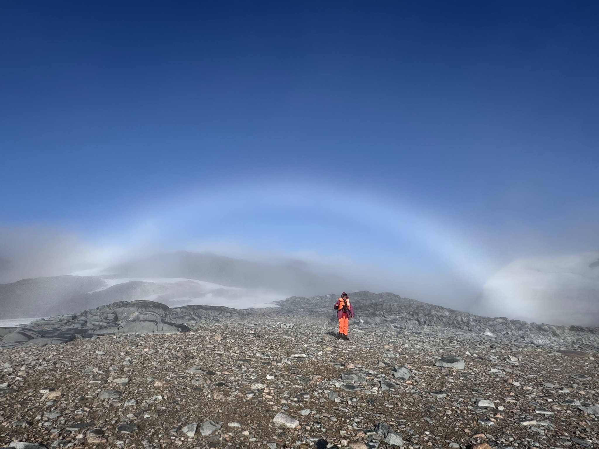 Українські полярники показали рідкісну білу веселку в Антарктиці фото 4