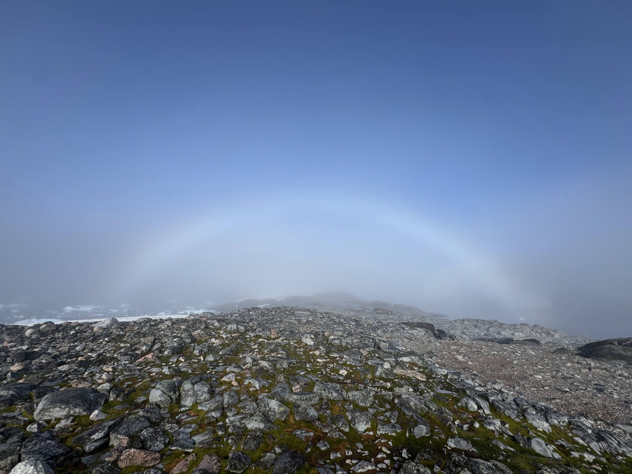 Українські полярники показали рідкісну білу веселку в Антарктиці фото 3