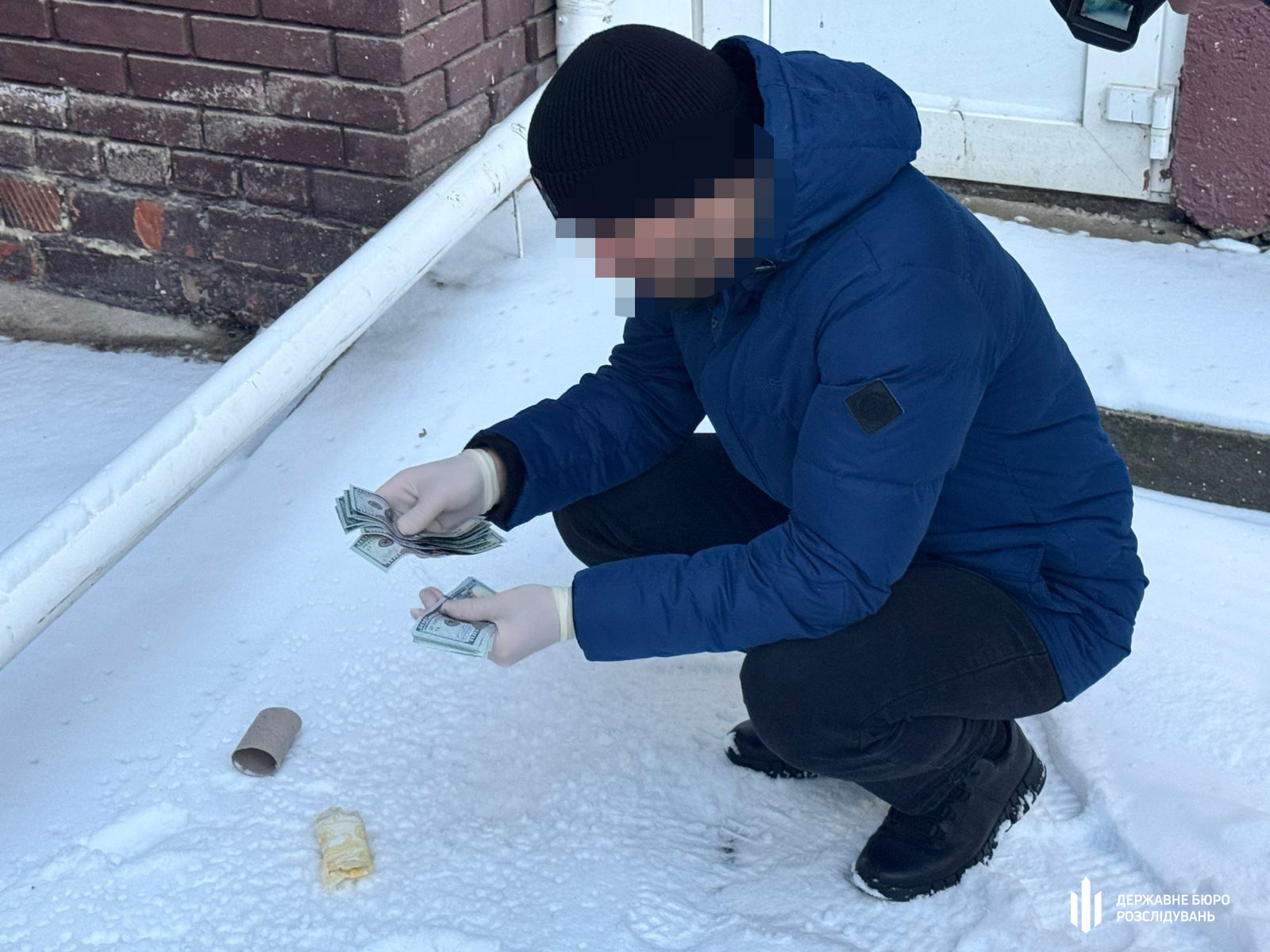 Посадовець митного поста брав по $100 за кожен незаконно ввезений iPhone фото 3