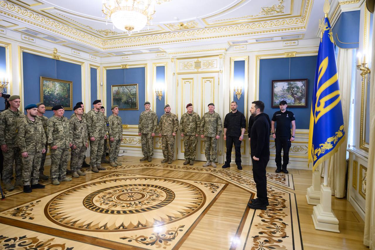 Президент нагородив українських танкістів фото 2