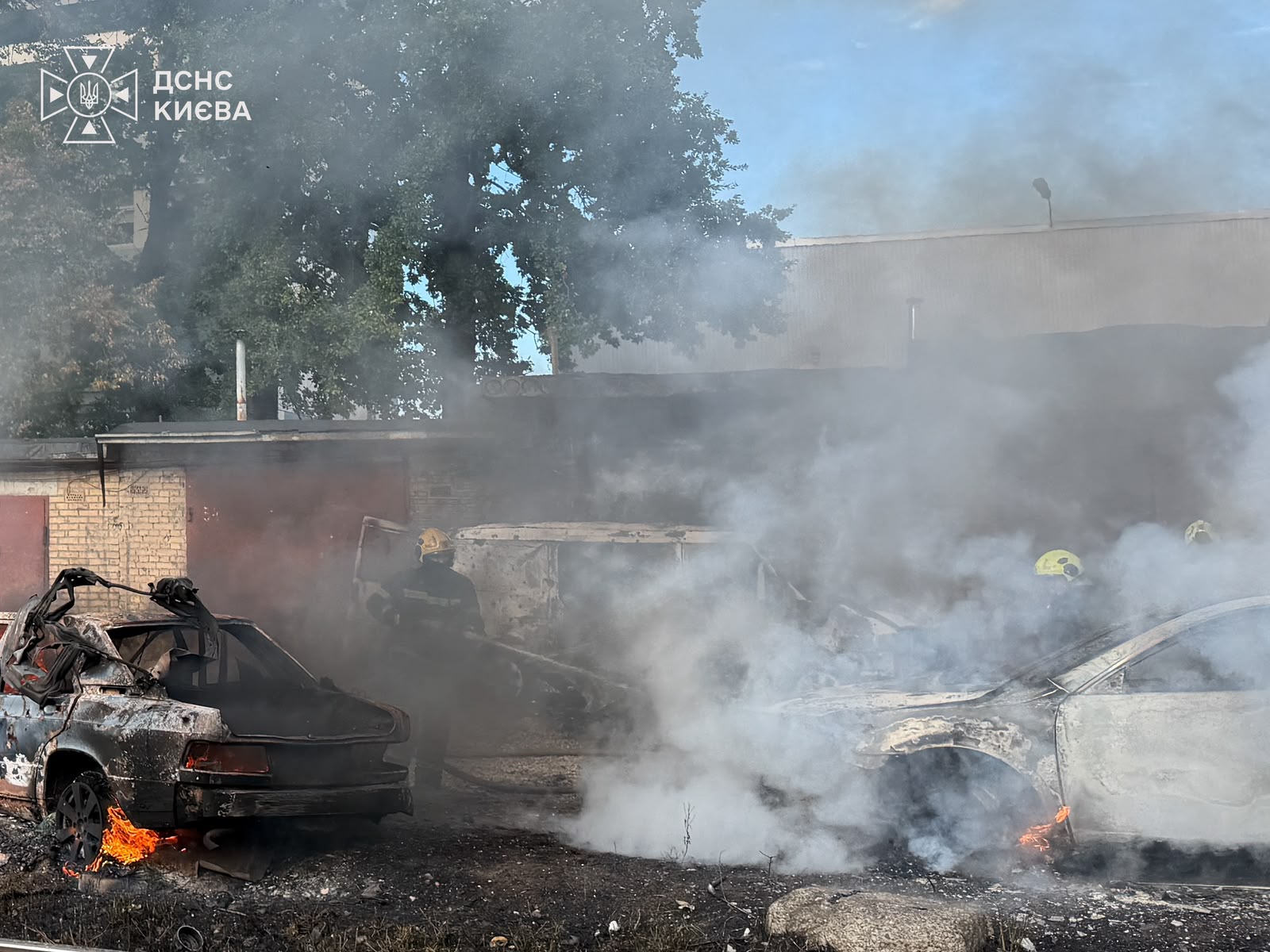 Росія атакувала Київ дронами: 12 людей постраждали, одна людина померла (оновлено) фото 3