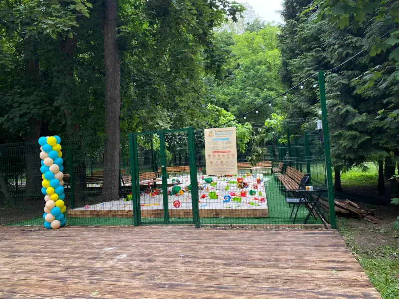 За вхід до пісочниці – 150 грн. Через дитячий майданчик у Чернівцях виник скандал фото 2