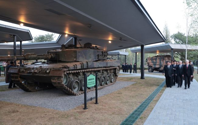 Кім Чен Ин показав музей із захопленою технікою ЗСУ фото 1