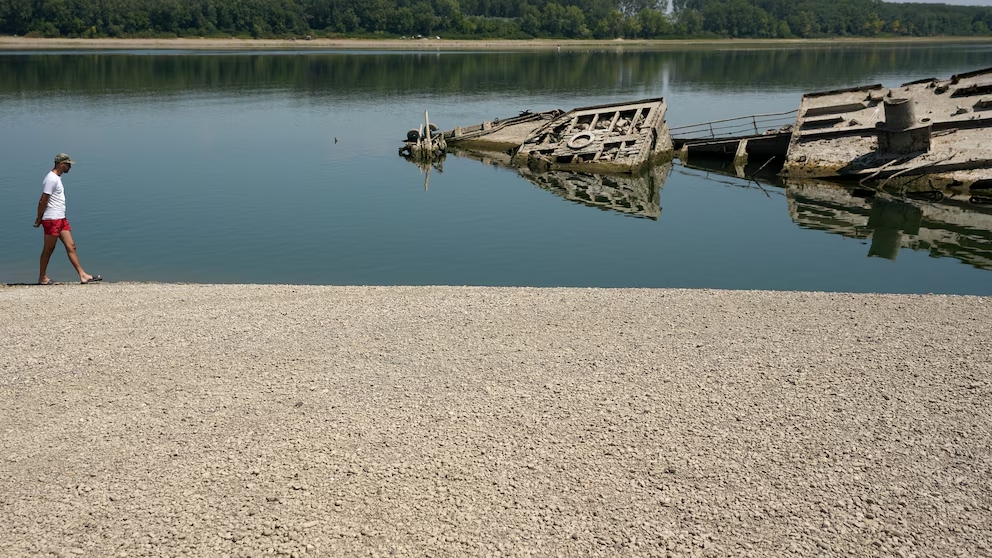 Рекордне обміління Дунаю показало затоплений флот нацистів фото 3