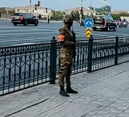 Кортеж Путіна у Казахстані супроводжував броньовик із туреллю та системою придушення дронів (відео) фото 3