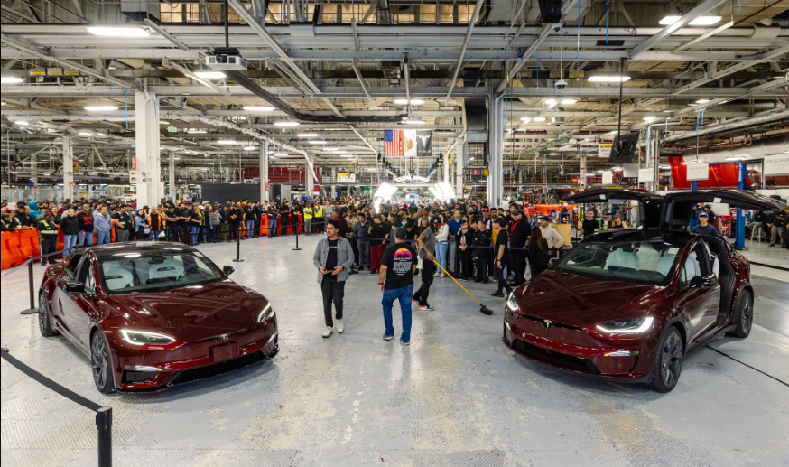 Tesla офіційно припинила виробництво своїх флагманських електромобілів: на чому зосередиться нині фото 3