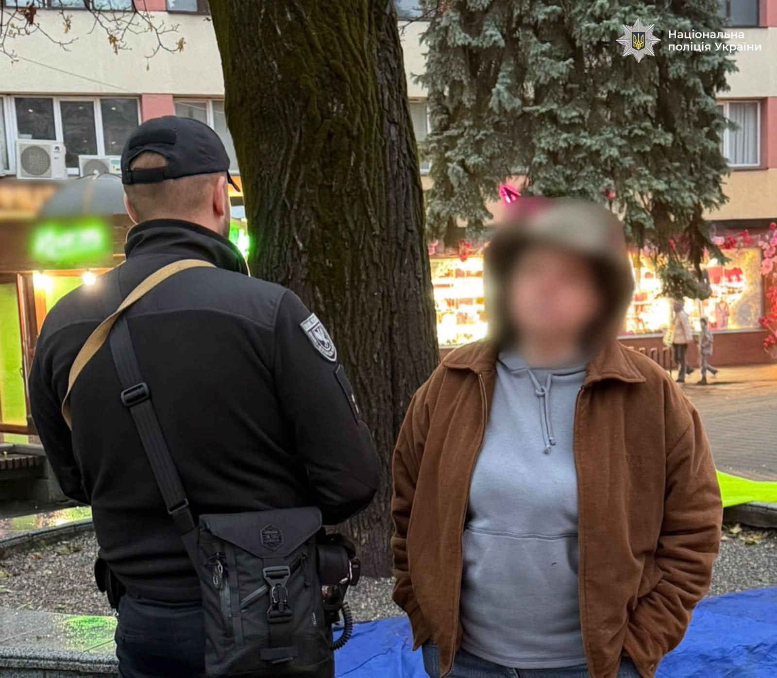 В Івано-Франківську жінка підпалила прапор України: її затримали фото 1