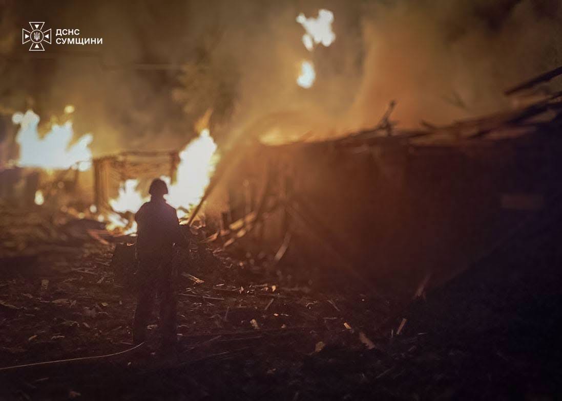 Дрони знищили ТЦ на Донеччині, Суми під КАБами: головне за ніч 10 серпня фото 2