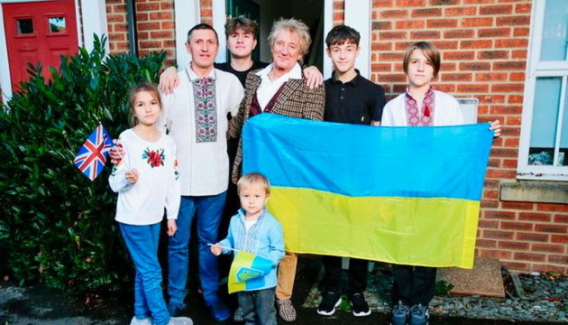 Род Стюарт присвятив пісню українцям на тлі масованих ударів РФ фото 1