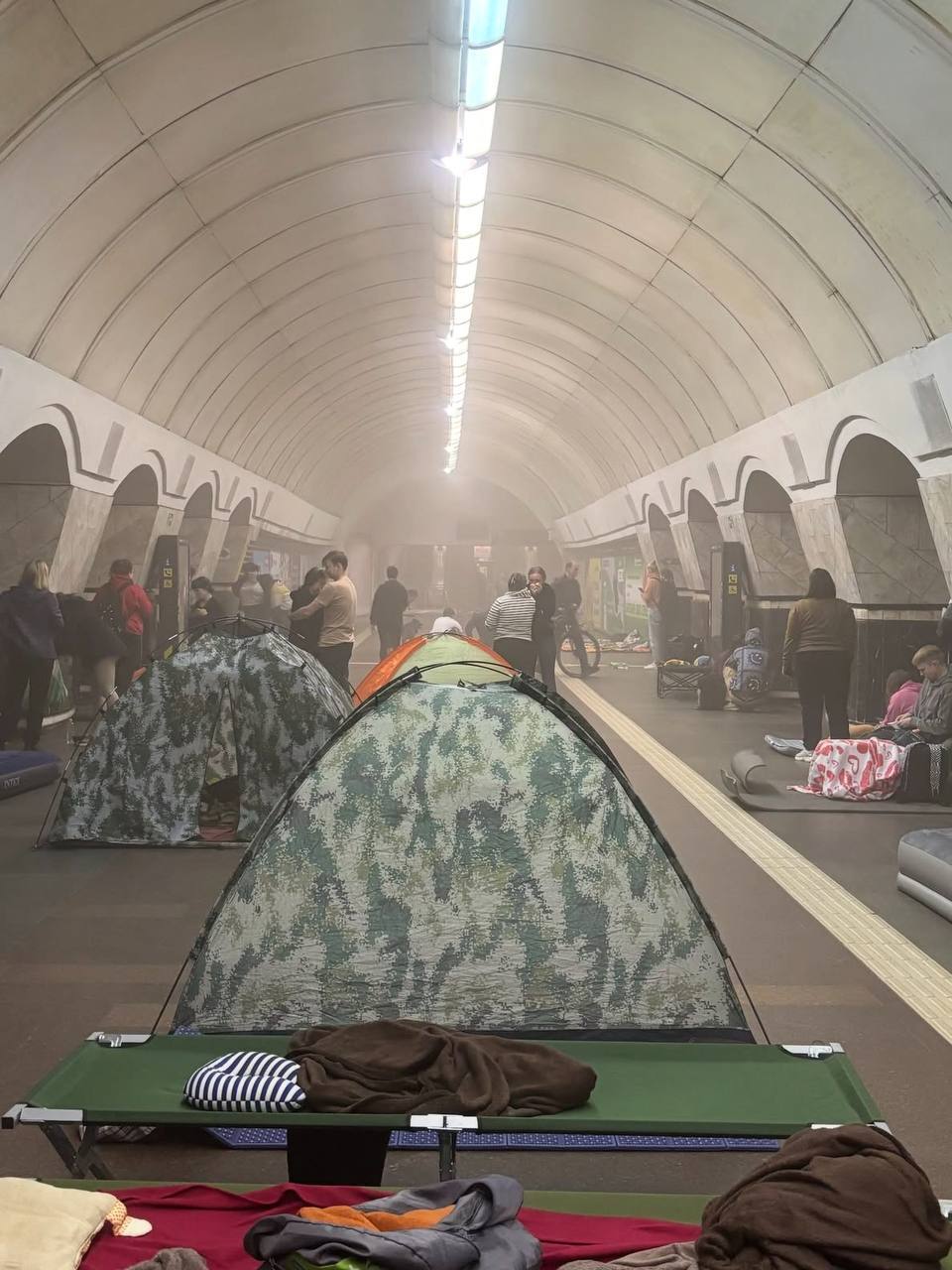 Київ під масованою атакою ворога: шахеди, балістичні ракети, загроза МБР фото 1