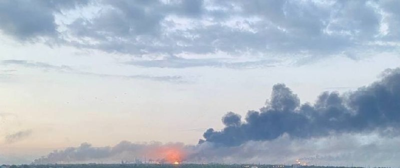 У Сизрані після атаки дронів загорівся НПЗ «Роснафти» фото 1