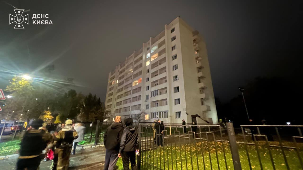 Подвійна балістична атака на Київ, режим тиші в Олешках: головне за ніч 27 жовтня фото 1