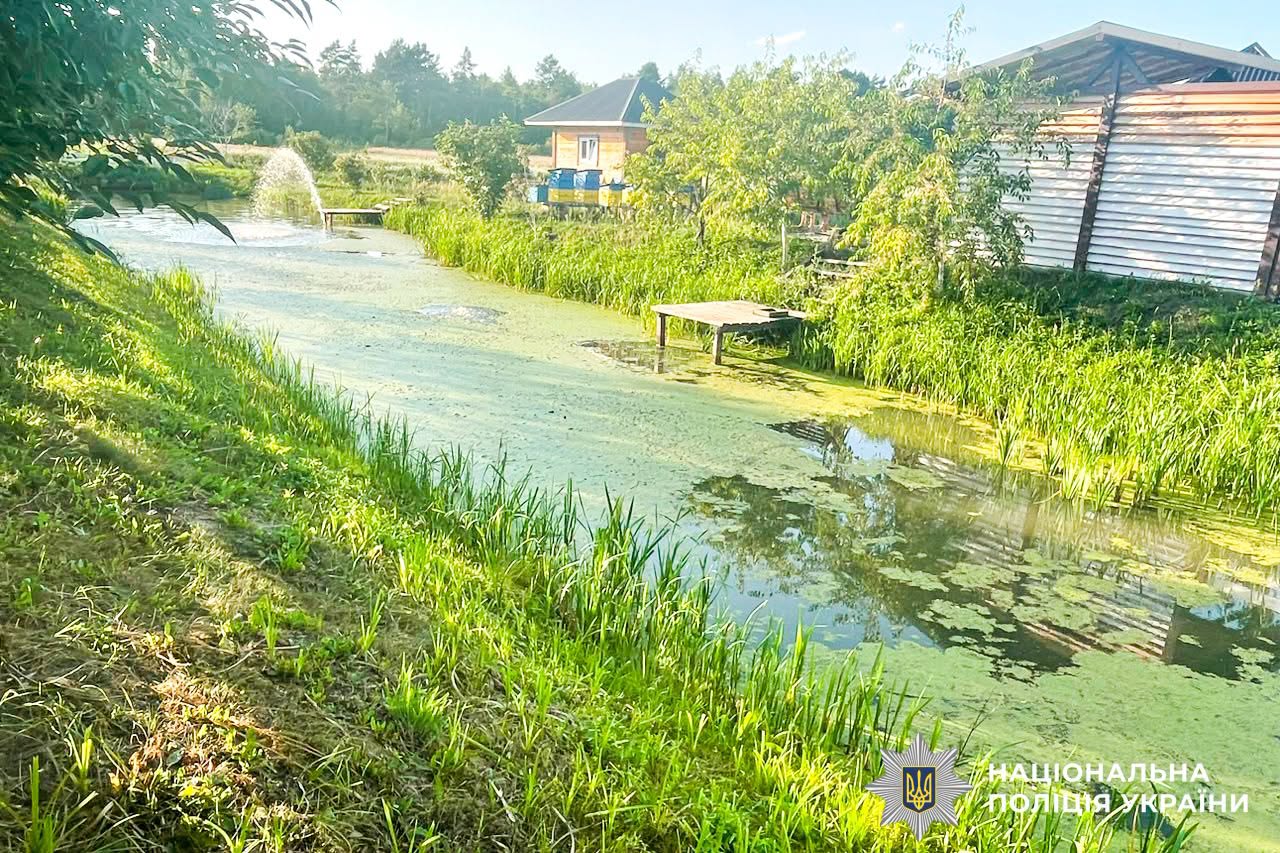Трагедія на Рівненщині: дворічний хлопчик потонув у ставку фото 1
