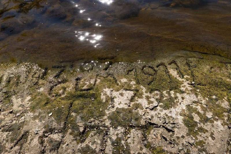 Засуха в Європі: з Ельби виринув «камінь голоду» віком понад 300 років фото 1