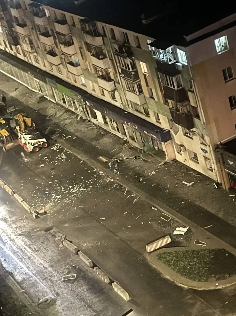 Білгород накрила серія потужних вибухів: у місті спалахнули пожежі фото 2