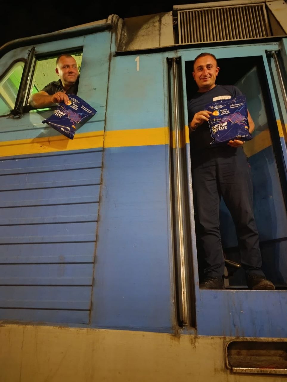 «Укрзалізниця» розгорнула допомогу пасажирам на переповнених вокзалах фото 1