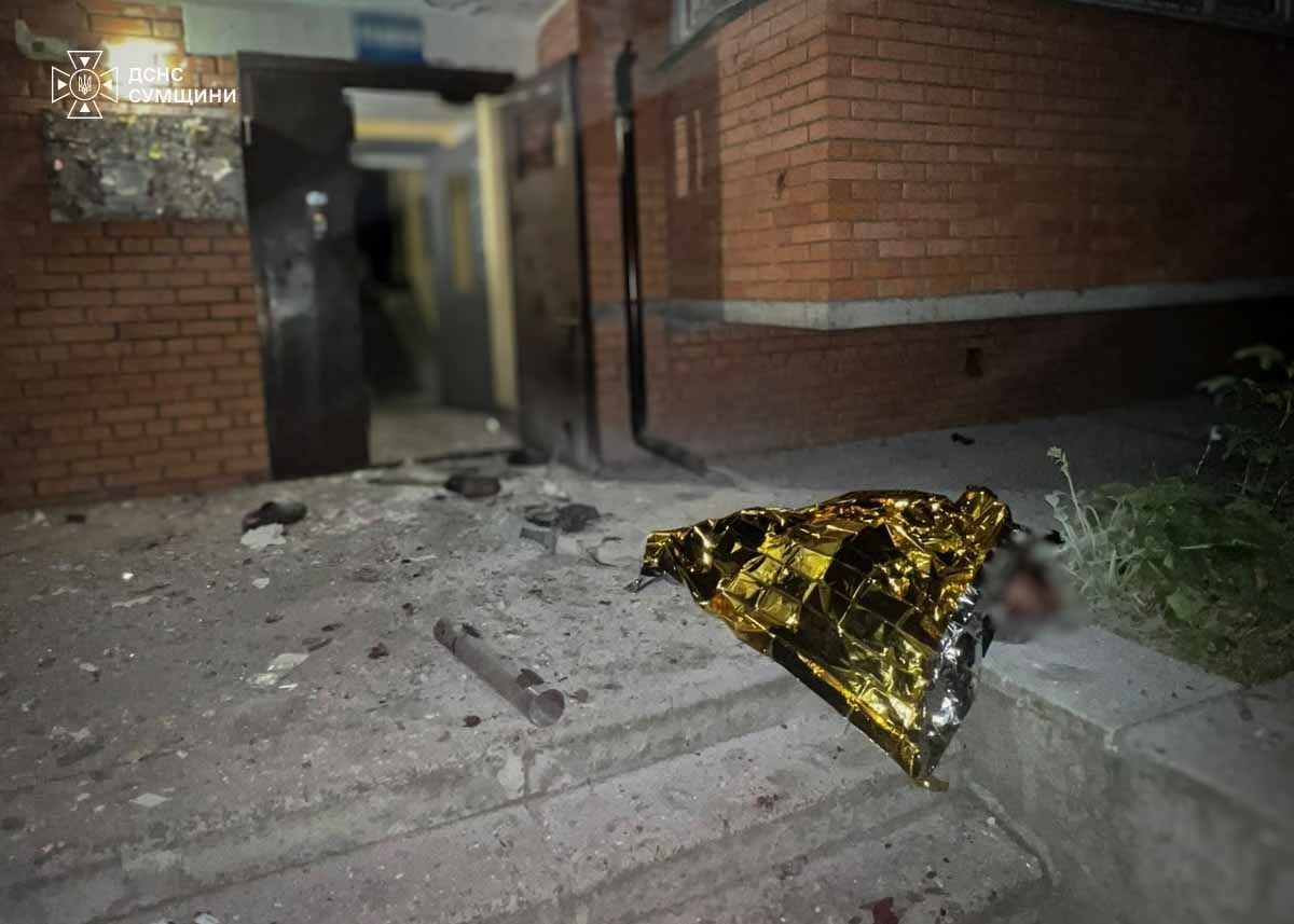 Ворог вдарив по Сумах: загинула жінка, поранено чоловіка фото 1