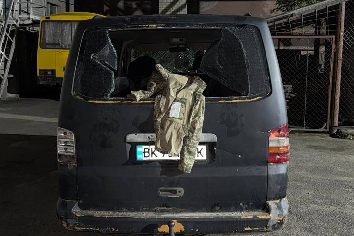 Авто після нападу цивільних