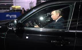 Росія згортає виробництво Aurus: лімузин Путіна виявився збитковим фото 2