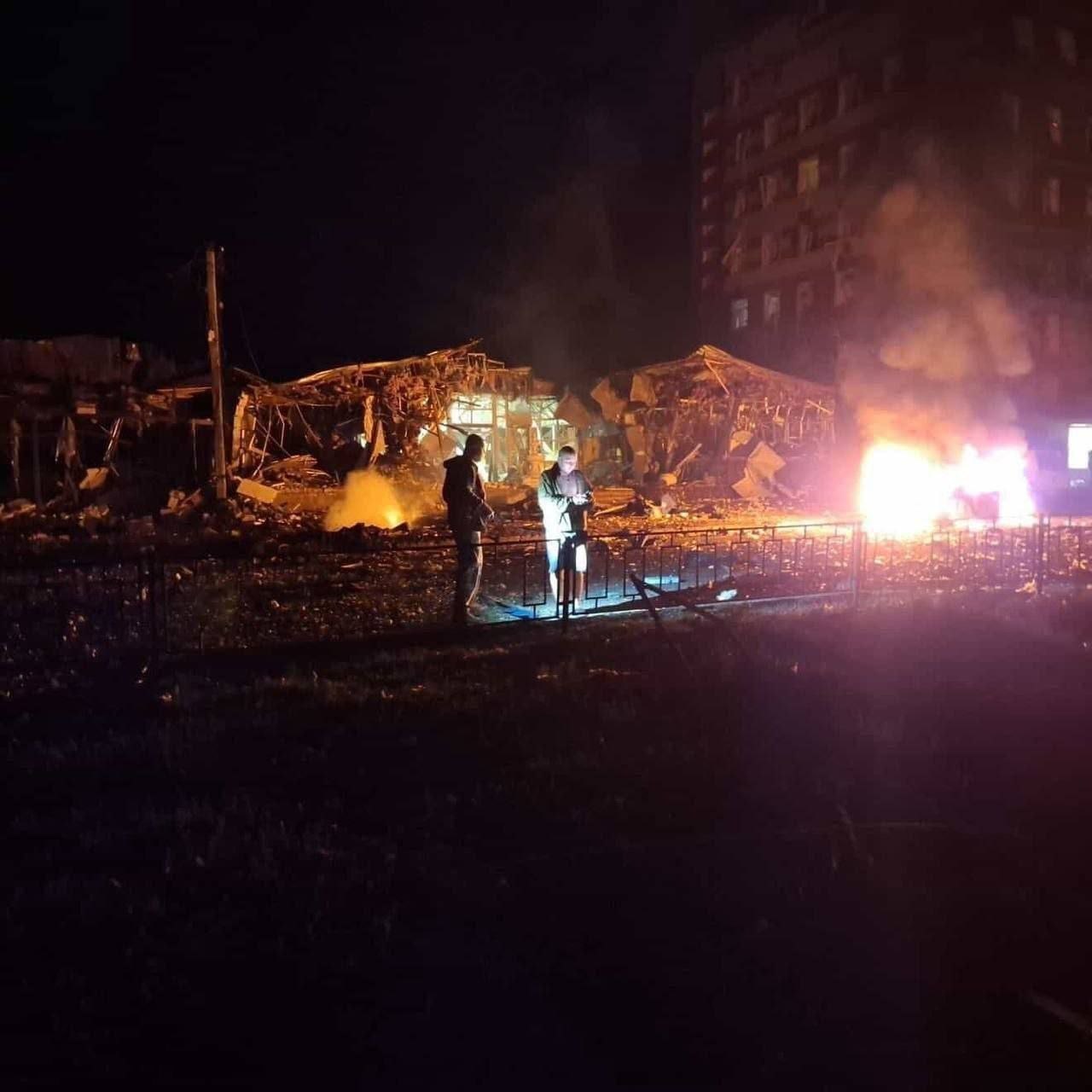 Чугуїв і Харків під ударом: троє загиблих, пожежі в кількох районах фото 2
