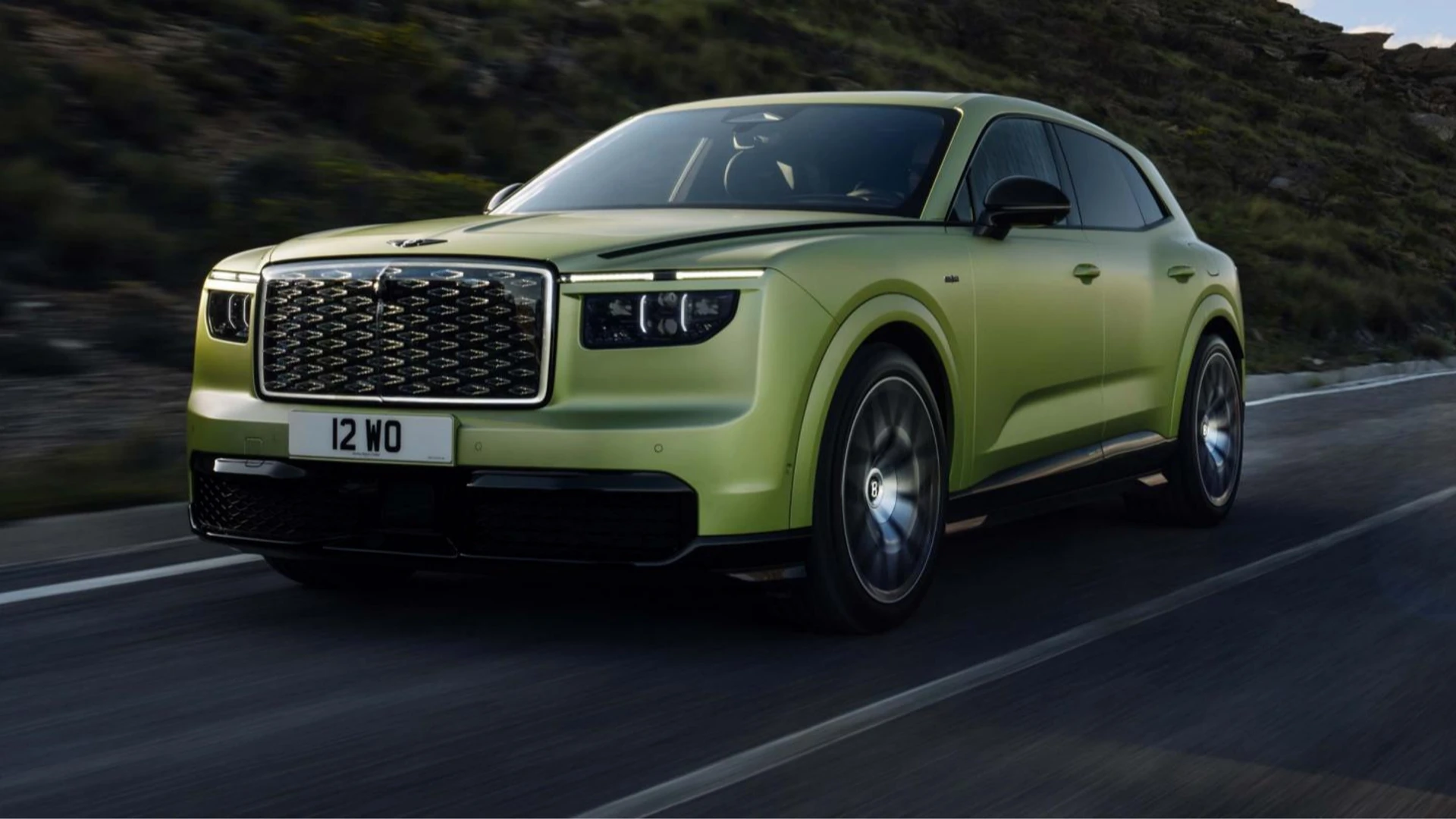 Bentley представила перший електромобіль в історії бренду фото 1