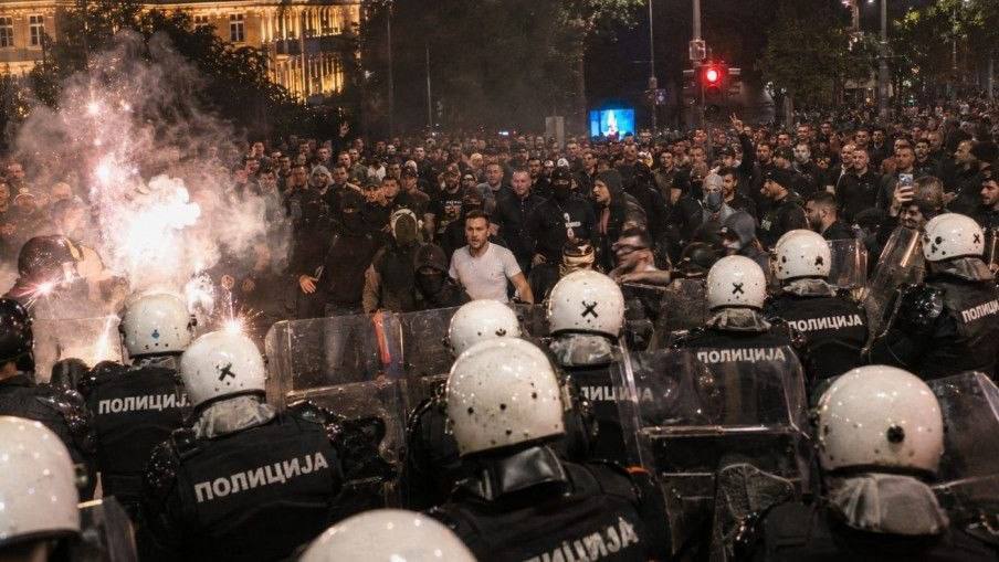 Белград охопили протести: поліція пішла на зіткнення зі студентами фото 1