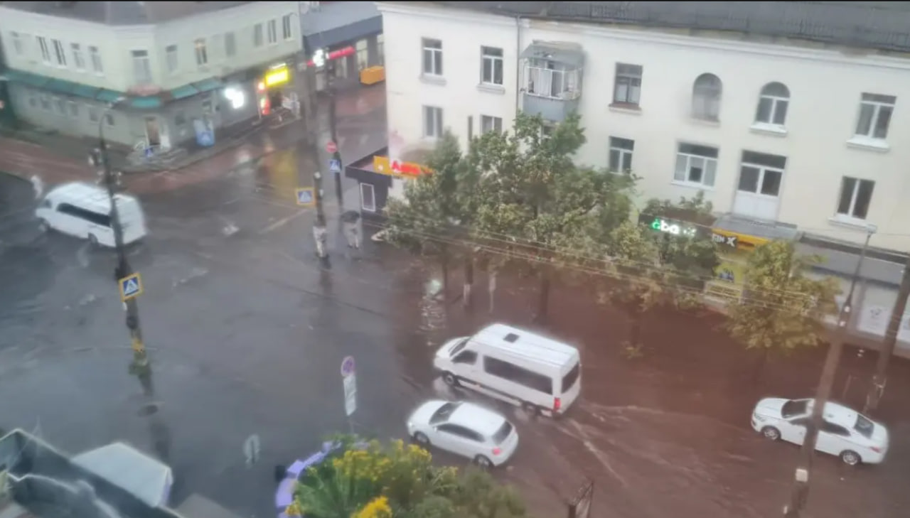 Підтоплення ускладнило рух транспорту