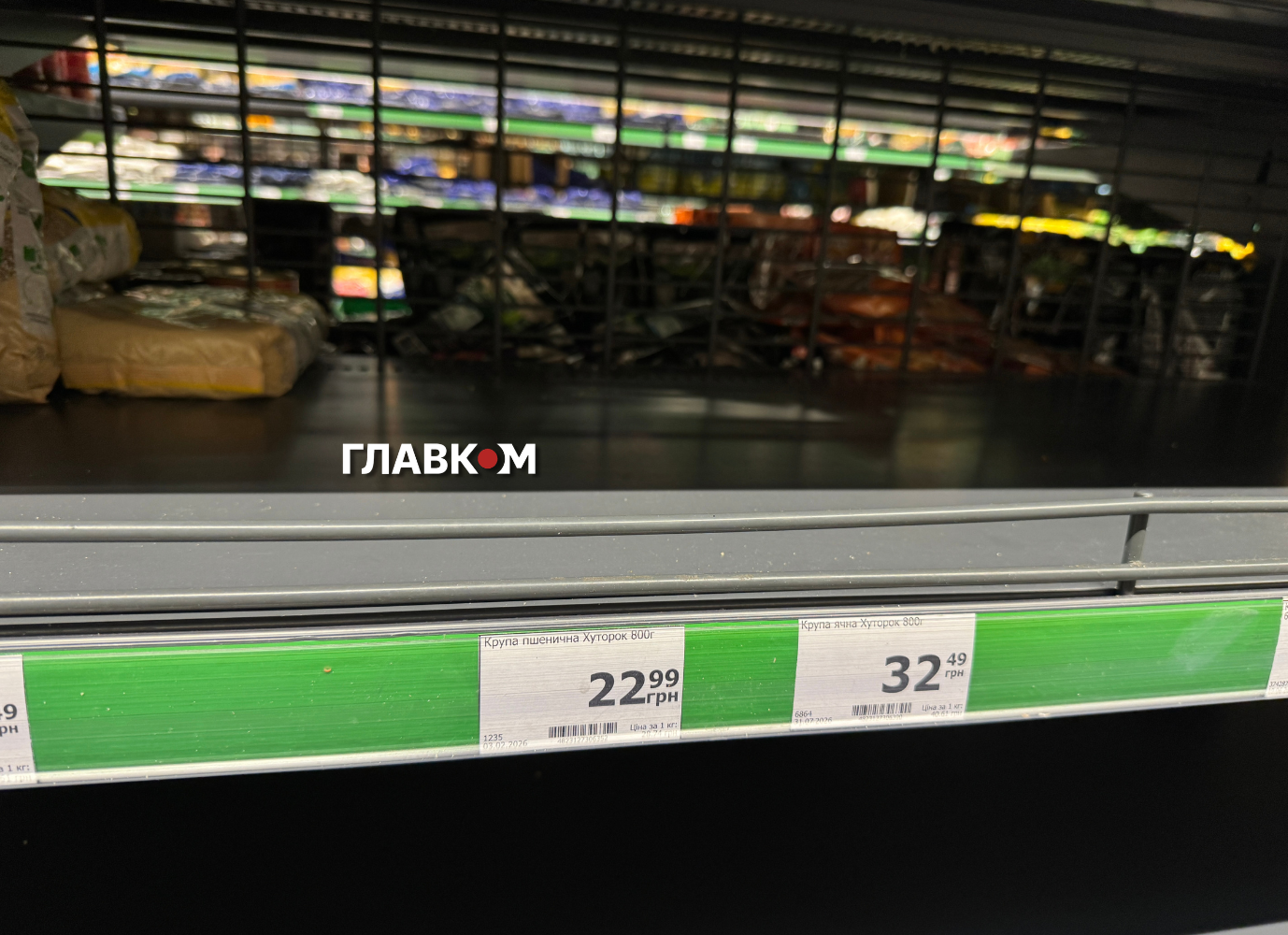 Цукру немає, борошна теж. Що відбувається у київських супермаркетах: дефіцит чи ажіотаж? (фото) фото 2