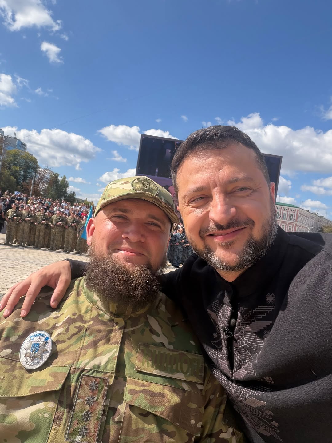 «Пане президенте, можна з вами сфотографуватися?»: Зеленський розчулив ветерана фото 1