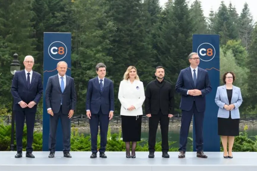 Кропива позбавлено посади та старт саміту «Карпатської вісімки»: головне за день 18 вересня фото 3