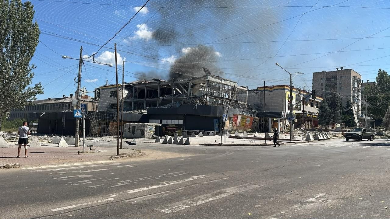 Окупанти вдарили по цивільних у Слов’янську та Краматорську: 10 людей поранені фото 1