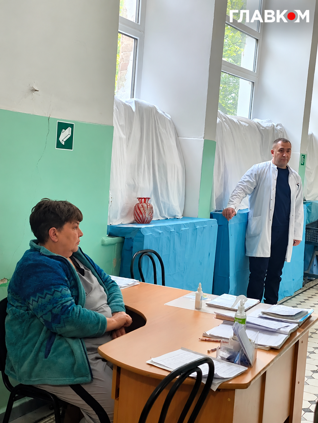 Попри небезпеку, медики продовжують приймати пацієнтів