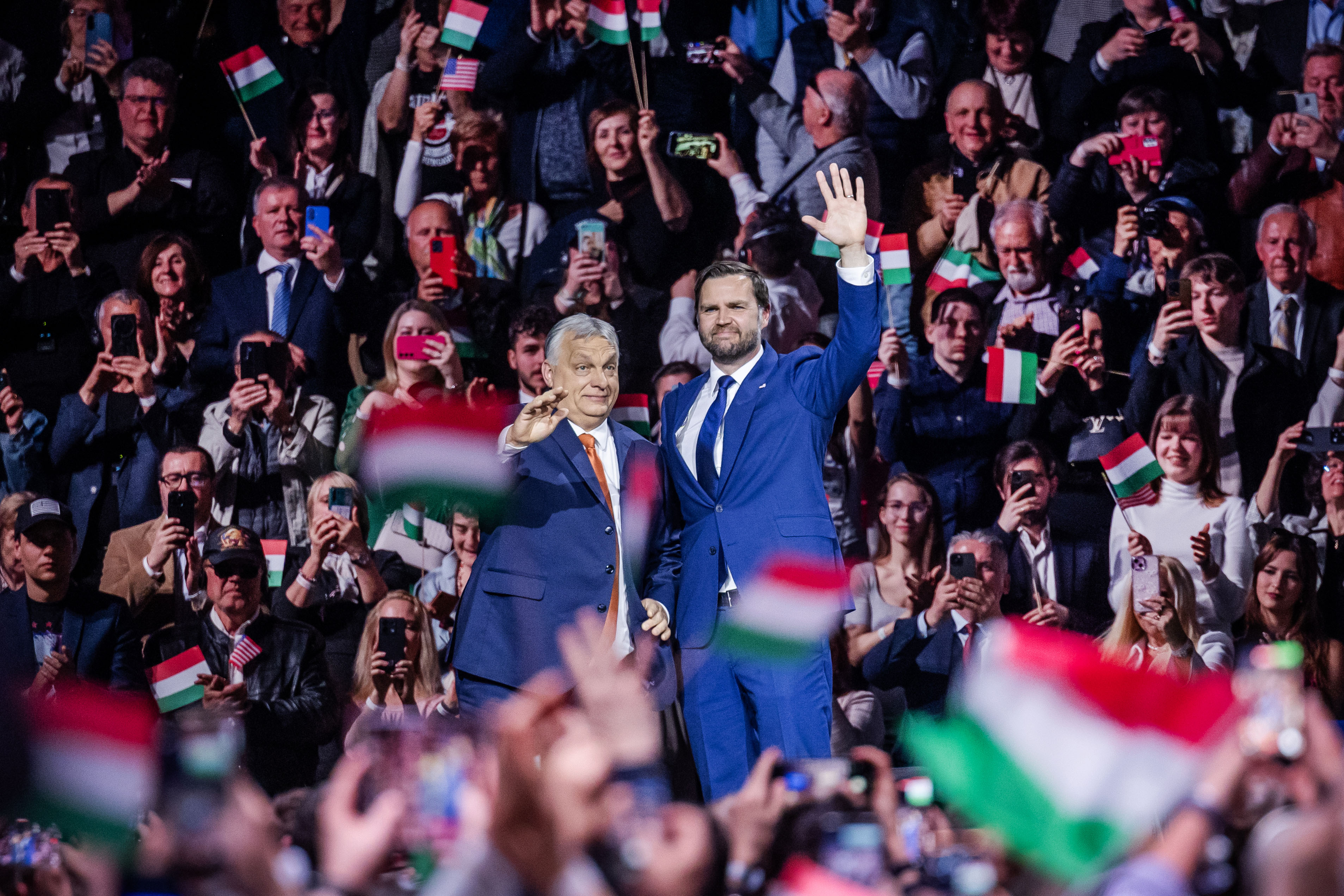 Високий посланець США за тиждень перед голосуванням прилетів рятувати Орбана