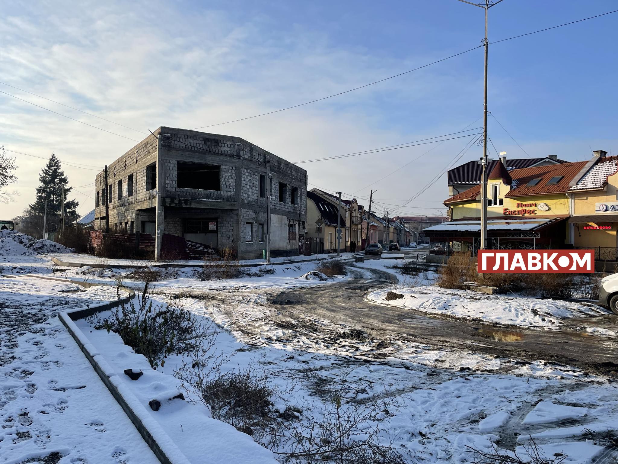 Зачарований тендер. Хто прибере руїни перед вокзалом у Мукачеві? фото 1