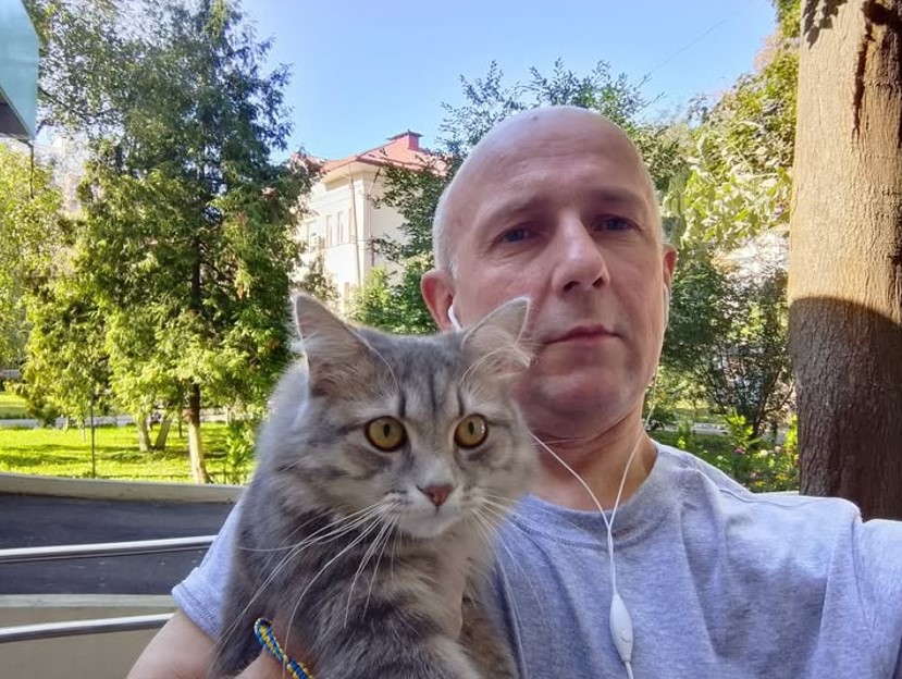 «Лікарі прописали антидепресанти. Виготовлені в Україні, не мають побічних ефектів:)», – підписав цей знімок Дмитро