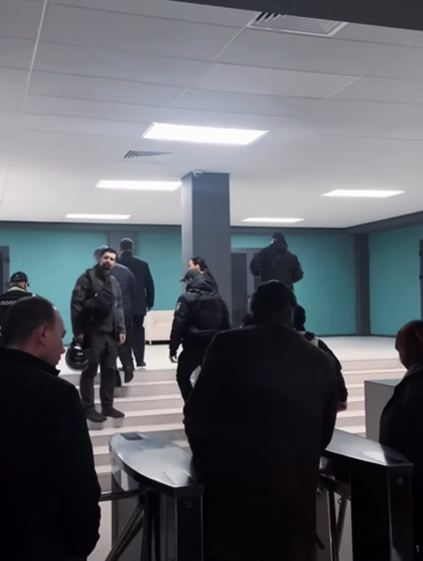 Команда Фонду держмайна разом з новим керівником та за участі Нацполіції заходить на завод «Індар»