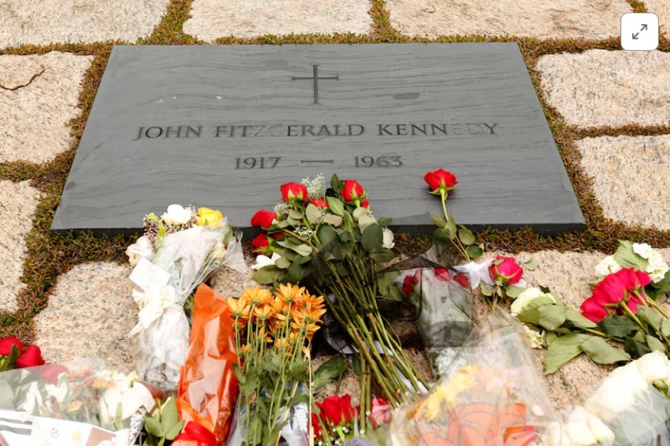 Могила Джона Кеннеді у штаті Вірджинія