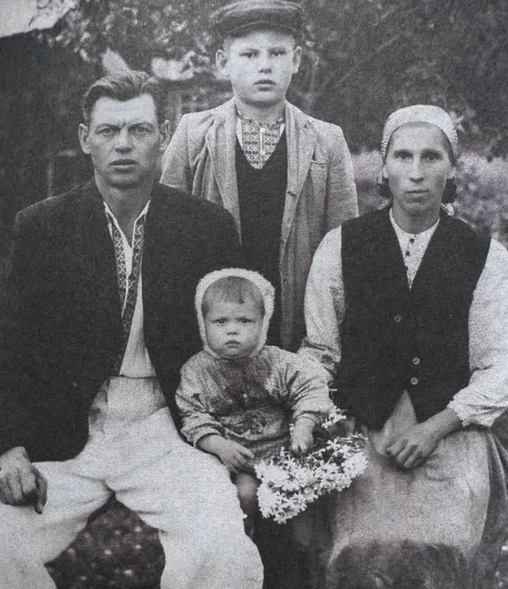 Василь і Юлія Косіви з дітьми Михайлом та Ярославою