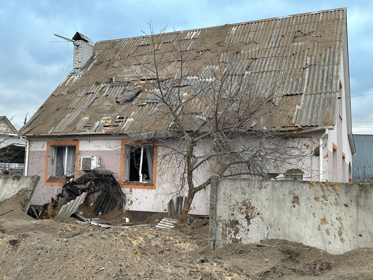 Масований удар Росії по Києву. Пошкоджено будинки, є загибла (оновлюється) фото 3