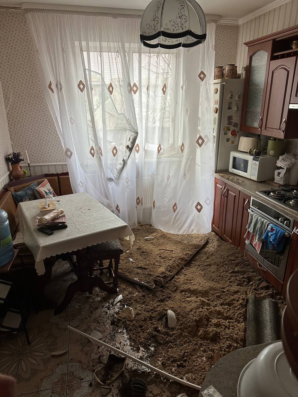 Масований удар Росії по Києву. Пошкоджено будинки, є загибла (оновлюється) фото 5