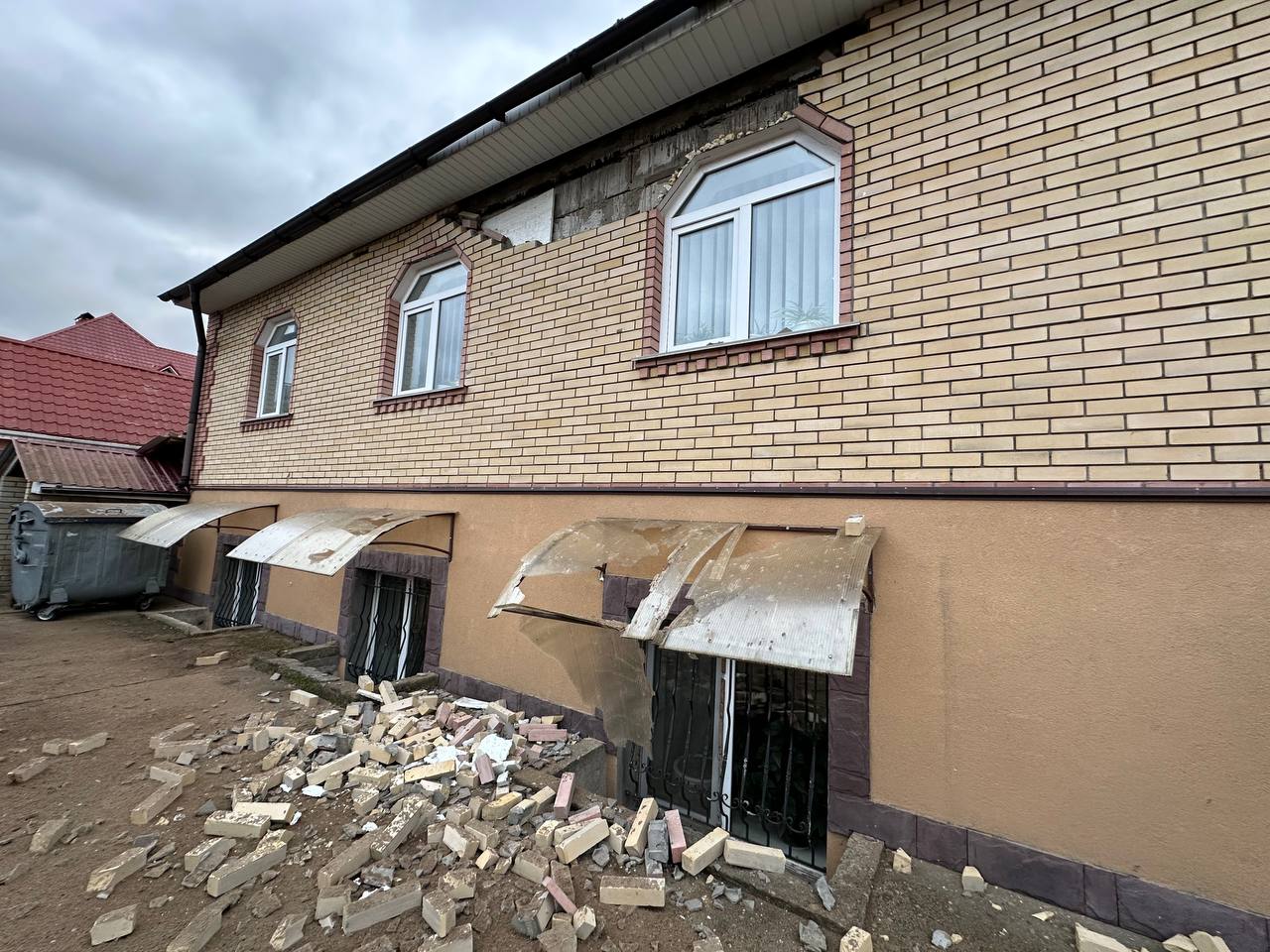 Масований удар Росії по Києву. Пошкоджено будинки, є загибла (оновлюється) фото 2
