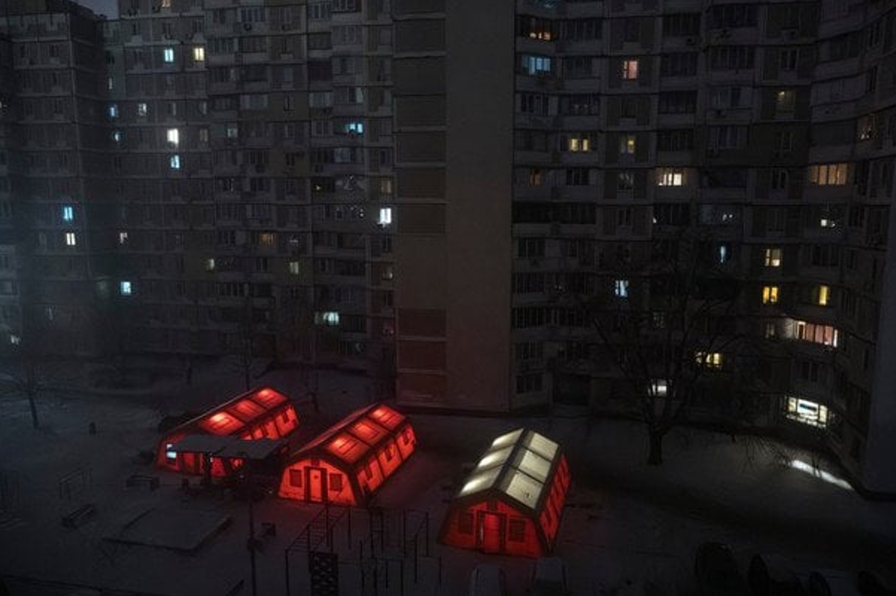 На четвертому році війни агресору таки вдалося занурити Київ в холод та темряву