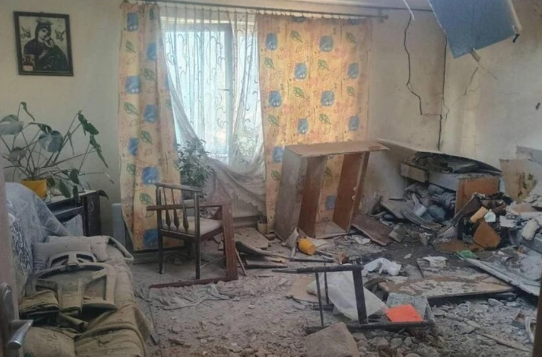 Російський дрон пошкодив будинок польської пари