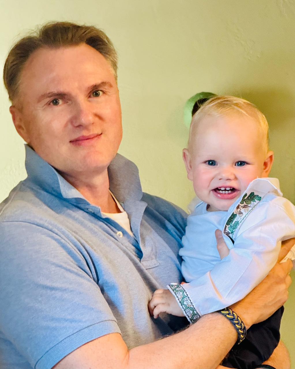 Євген Рибчинський з онуком Левком