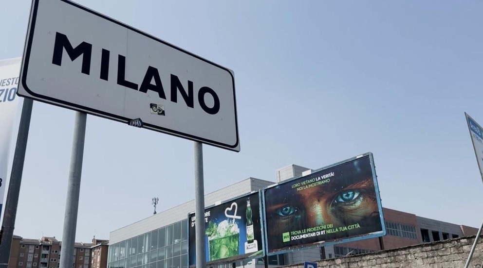 Банер з рекламою пропагандистських фільмів Russia Today