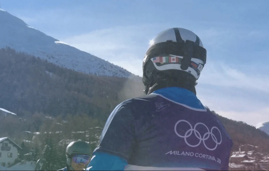 Роланд Фішналлер та російський прапор на його шоломі