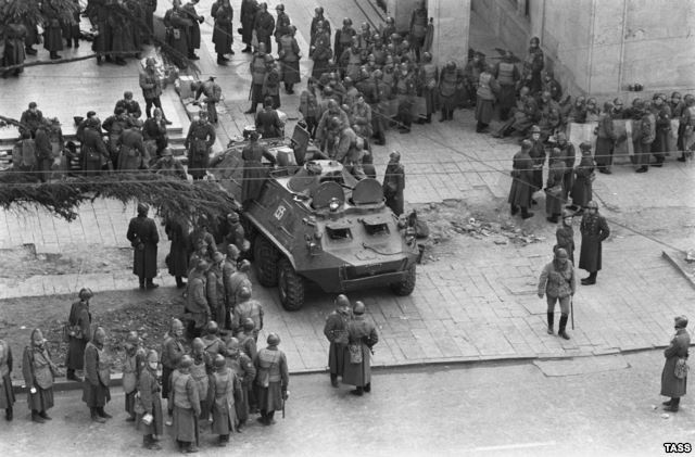 Советские вооруженные силы на городских улицах и площадях Тбилиси. 11 апреля 1989 года