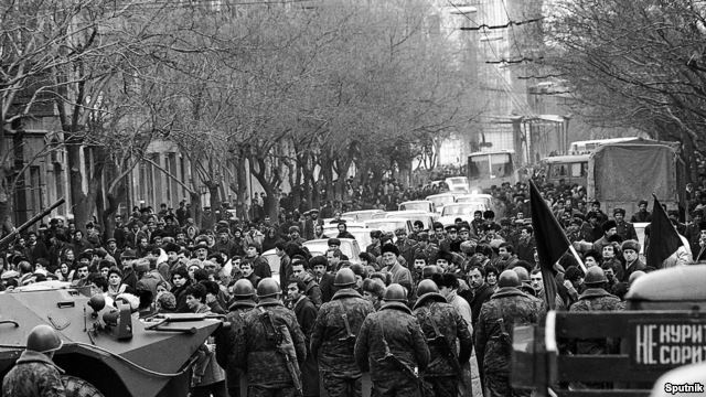22 января 1990 года после погромов армян в Баку было введено военное положение