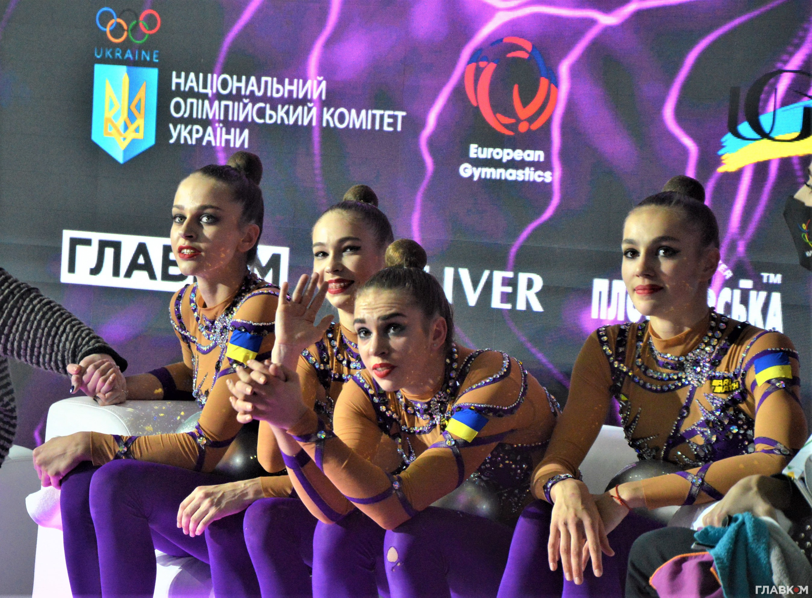 Українські дівчата в очікуванні чемпіонської оцінки