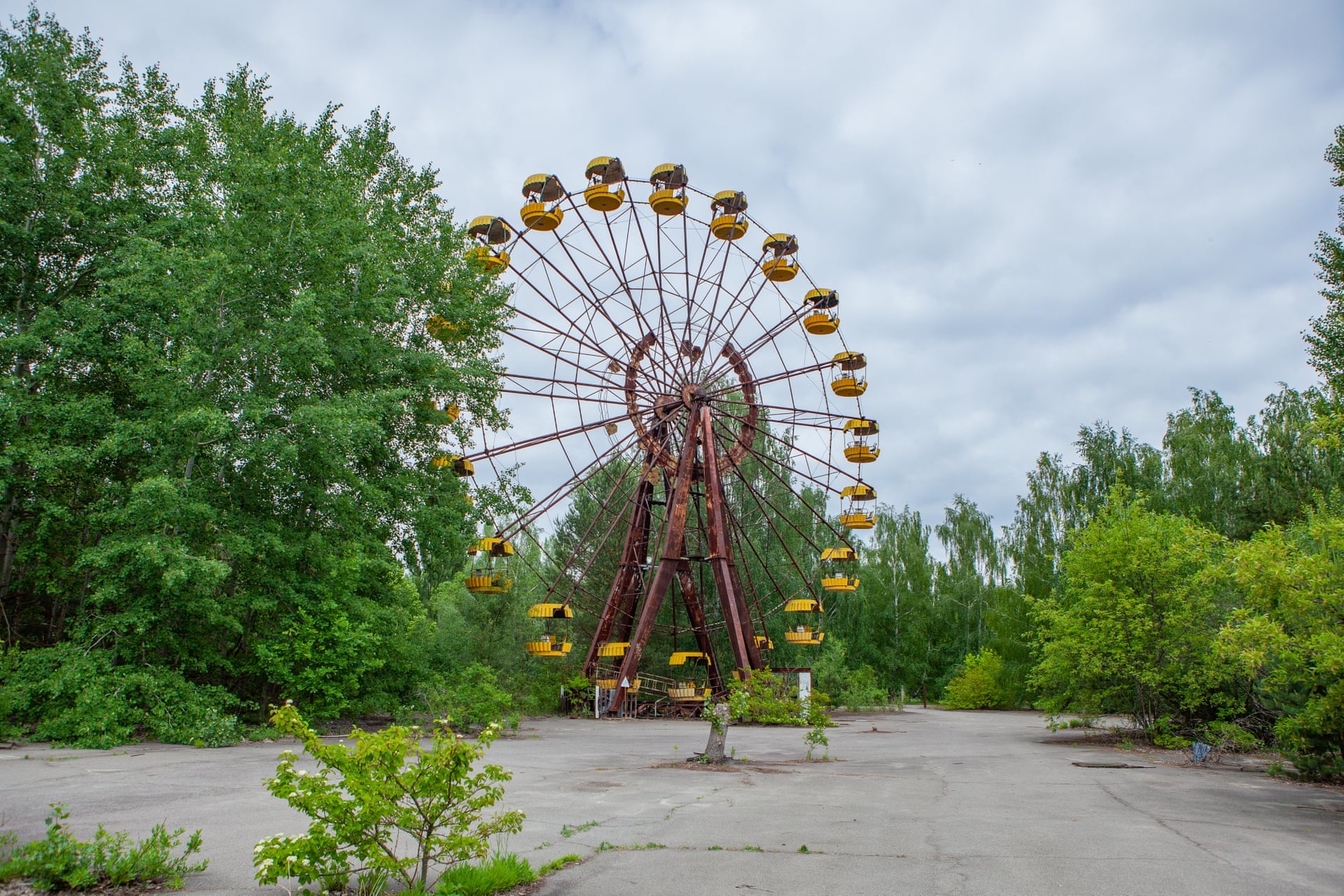 У центрі покинутого міста знаходиться парк розваг, який повинен був відкритися 1 травня 1986 року. Іржаве оглядове колесо стало знаковим для Чорнобильської антиутопії.